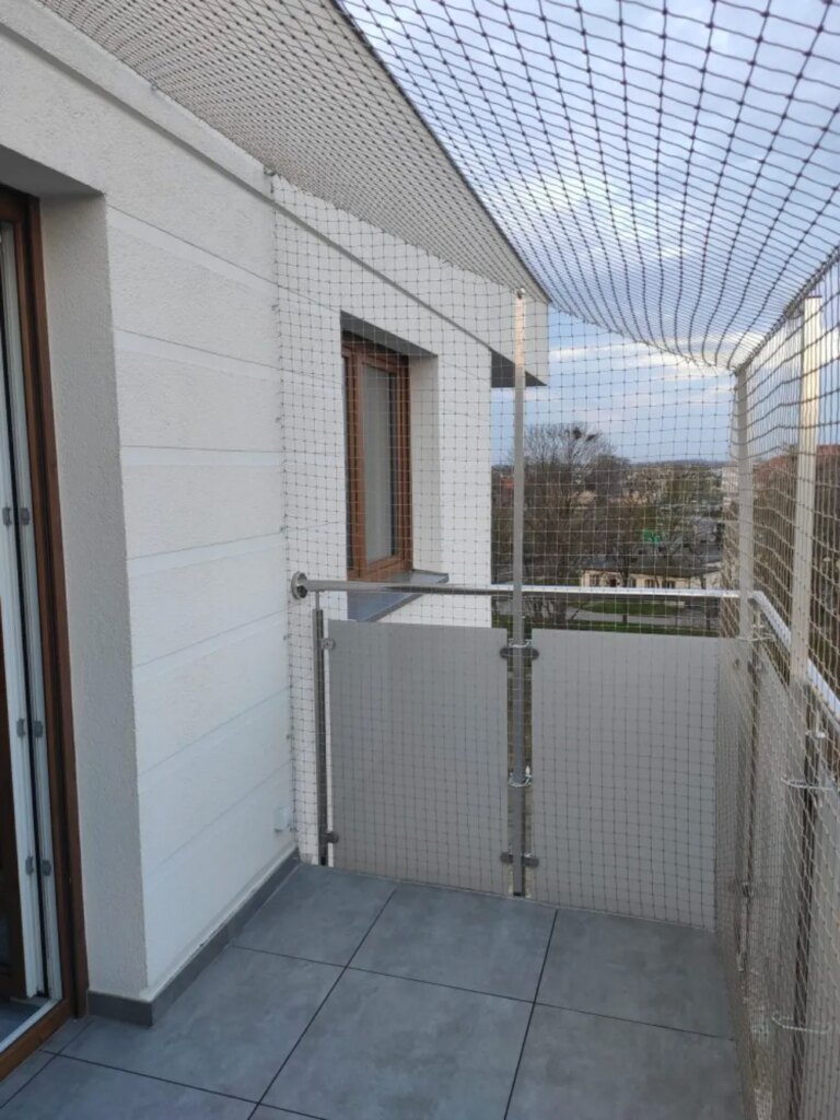 Montaż siatki na balkonie bez dachu Poznań
