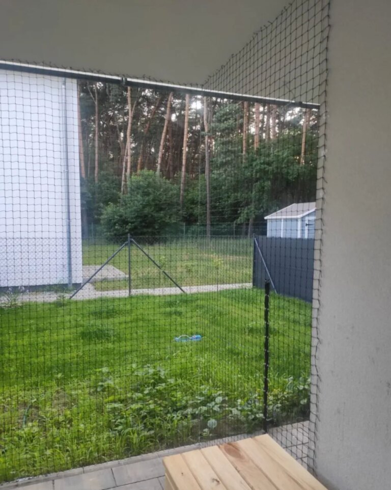 Montaż siatki w altanie Poznań