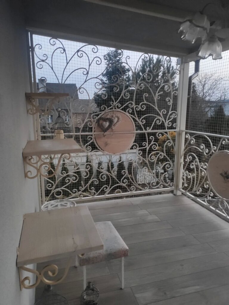 Montaż siatki zabezpieczającej na altanie Poznań