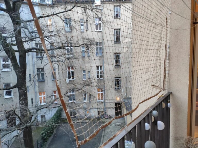 Montaż zamków błyskawicznych do siatki na balkon Poznań
