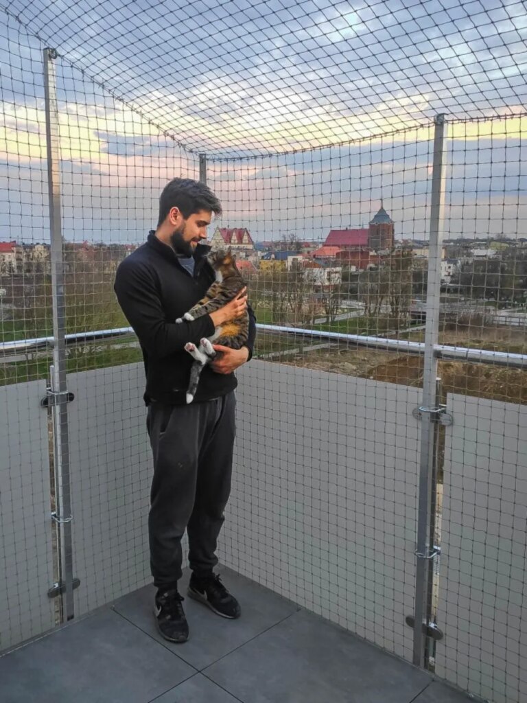 Siatki zabezpieczające na balkon i okna - Piotr Kachniarz Kocia Misja