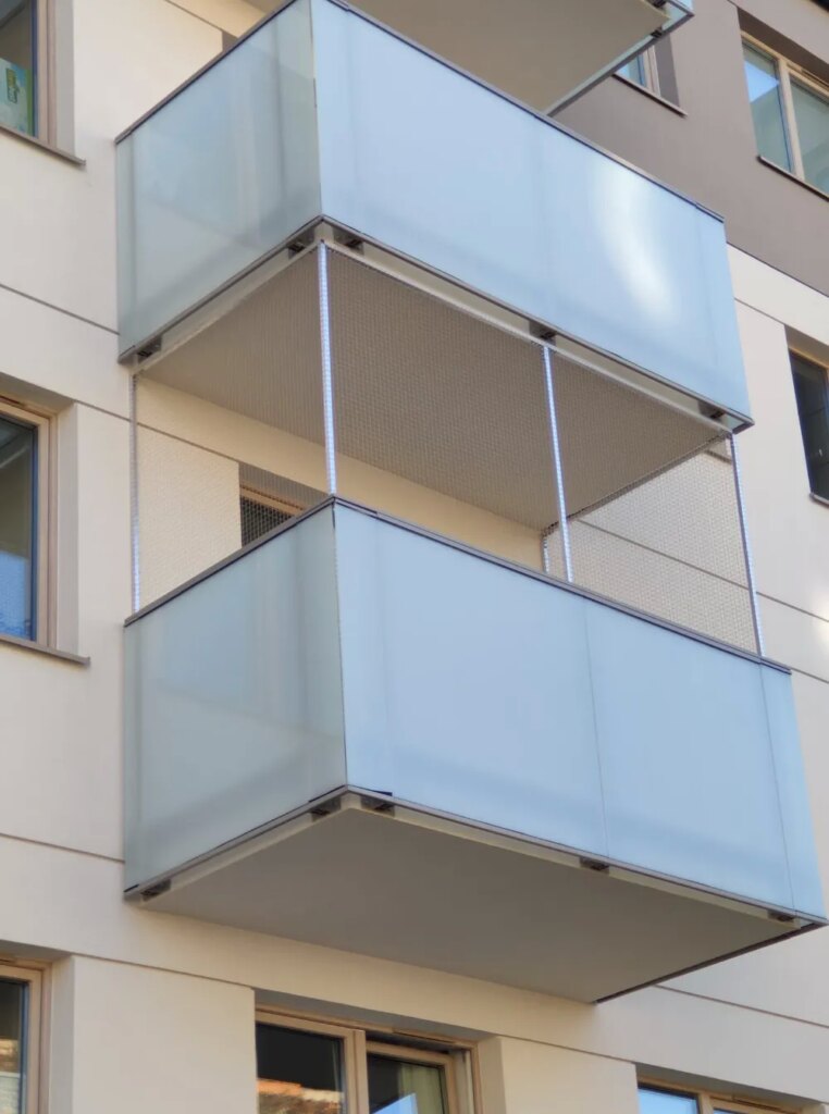 Montaż siatki na balkon dla kota Gdańska bez wiercenia