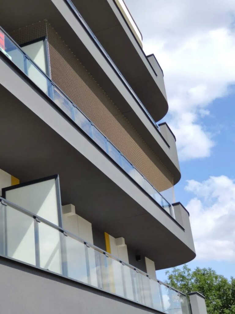 Montaż siatki na balkon i okna dla kotów i przeciwko ptakom Poznań Kocia Misja