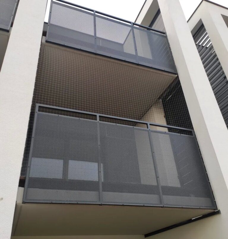 Montaż siatki na balkon i okna Poznań Kocia Misja