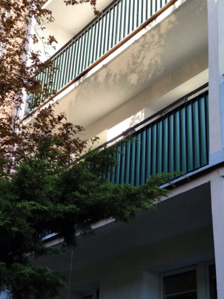Montaż siatki na balkon i okna dla kotów i przeciwko ptakom Poznań