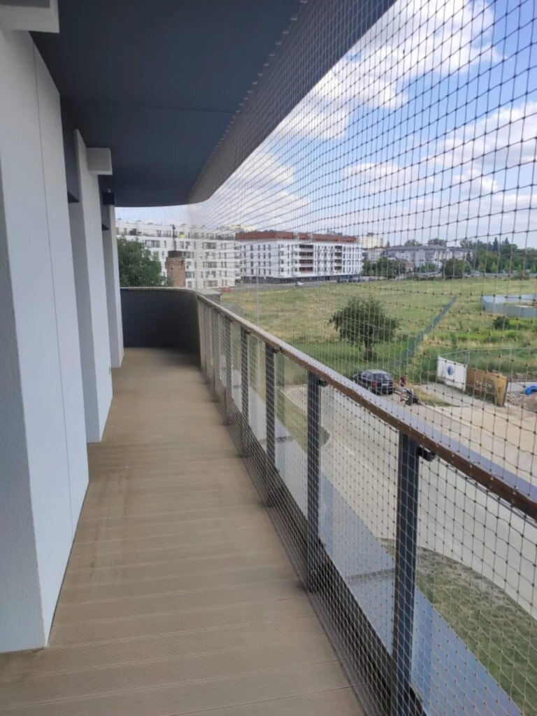 Montaż siatki na balkon i okna dla kotów i przeciwko ptakom Poznań Kocia Misja