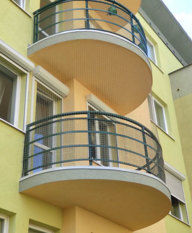 Siatki zabezpieczające na balkon i okna montaż Poznań