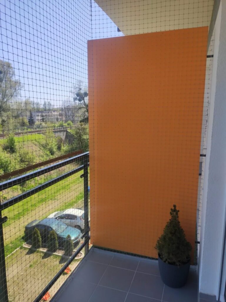 Montaż siatek na balkon i okna dla kotów i przeciwko ptakom Poznań
