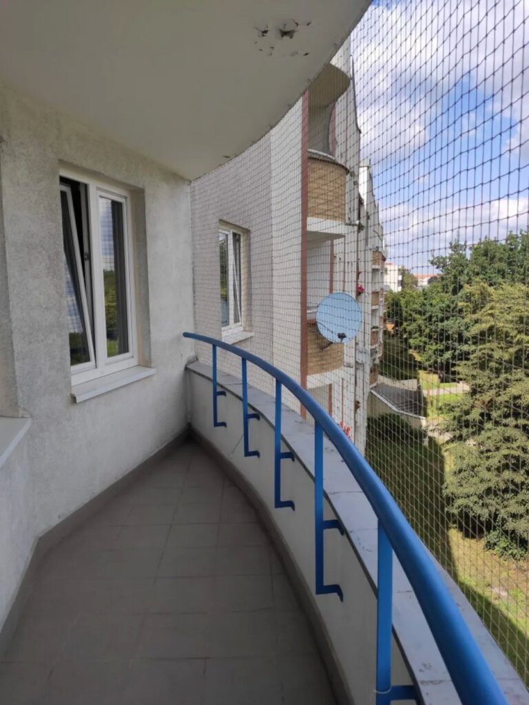 Montaż siatek na balkon i okna dla kotów i przeciwko ptakom Poznań