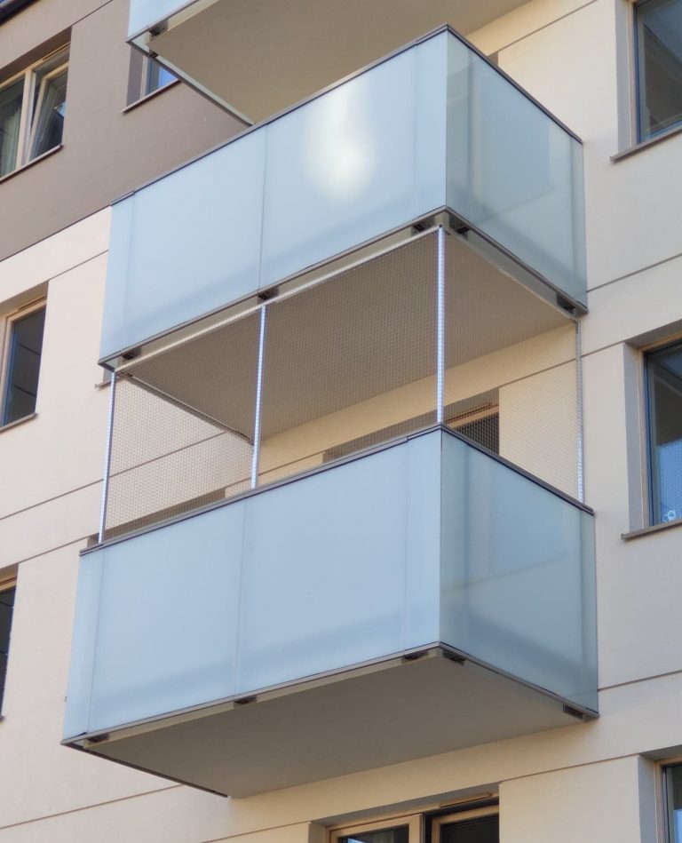 Montaż siatki na balkon i okna dla kotów i przeciwko ptakom Poznań Kocia Misja