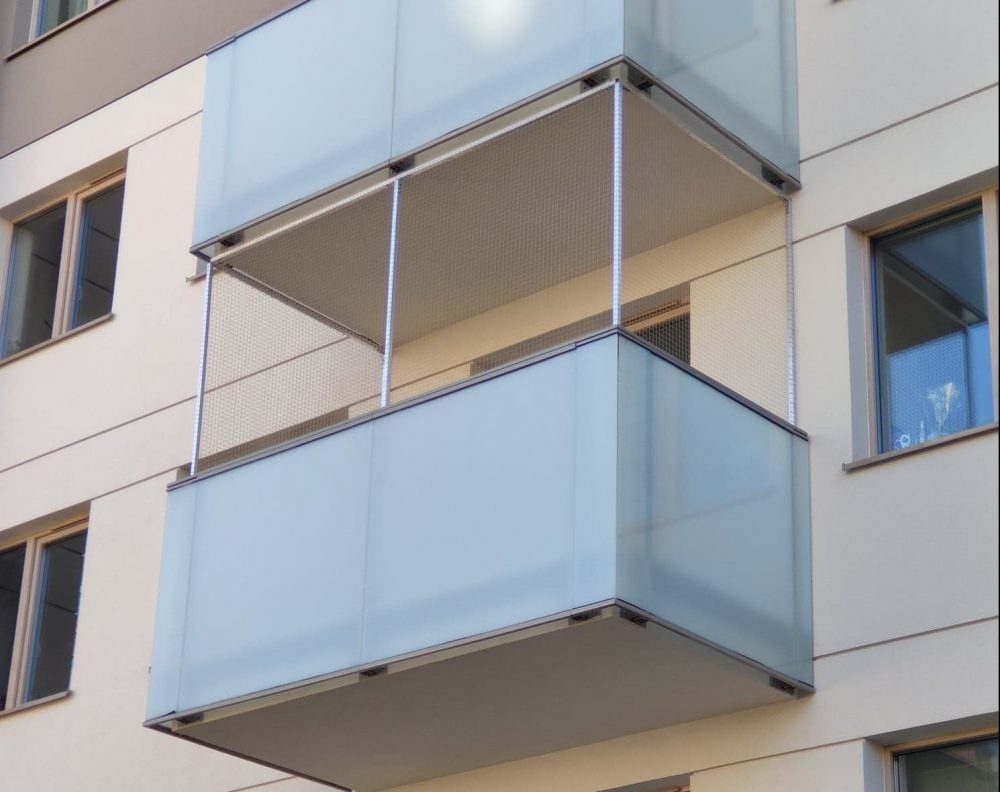 Montaż siatki na balkon i okna Poznań i okolic | Kocia Misjae