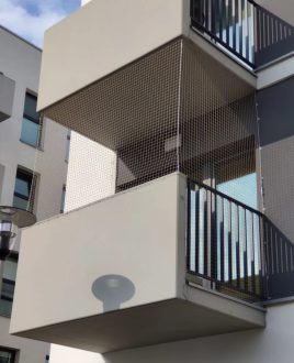Montaż siatki na balkon i okno dla kotów Poznań