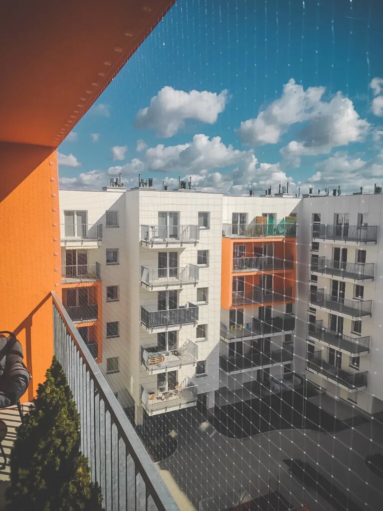 Montaż siatki na balkon dla kota Poznań